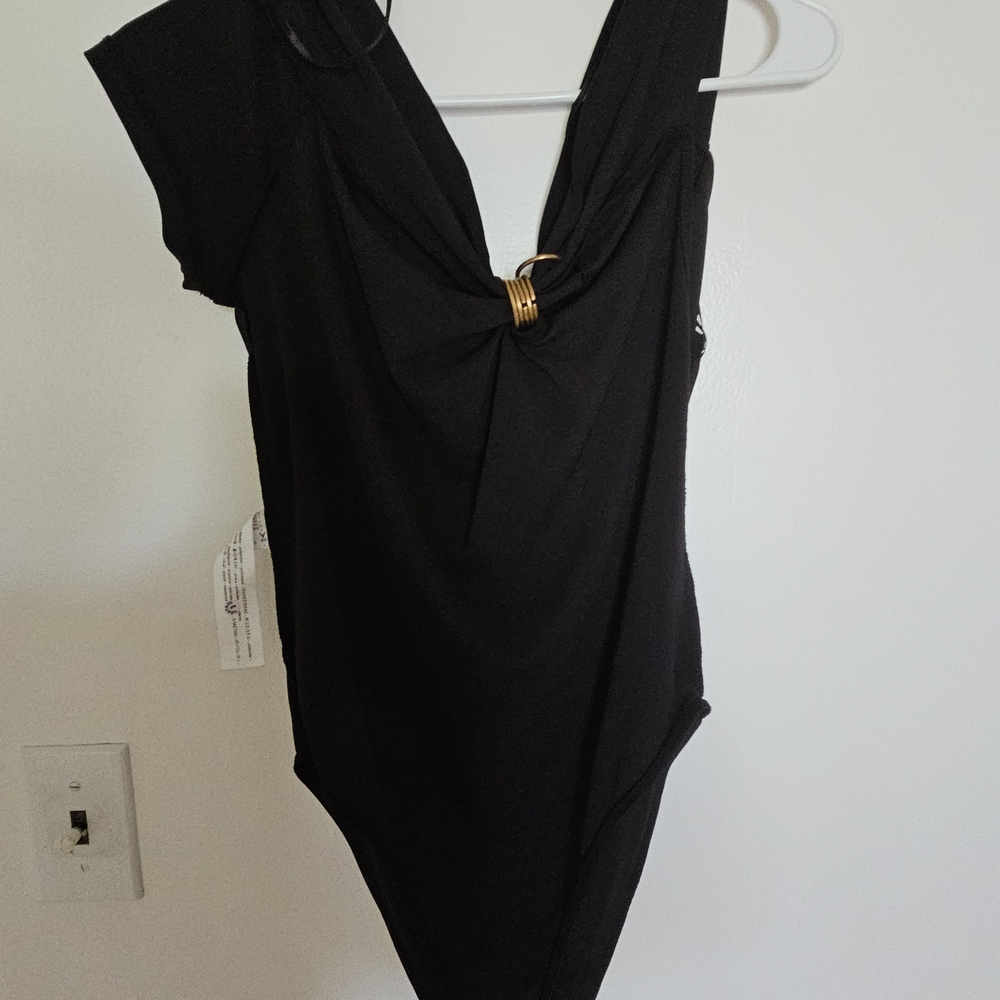 Zara TRIMMED ASYMMETRIC BODYSUIT
Black 0/1198/013/800/04